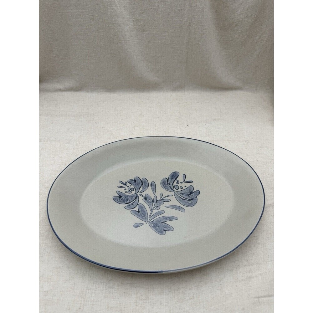 Pfaltzgraff Yorktowne 14" X 10" Oval Platter